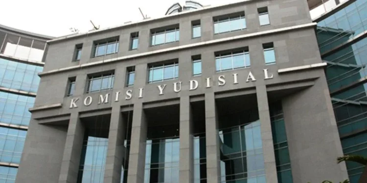 Cari Keadilan, Korban Penipuan Brilink Madina Laporkan Tiga Hakim PN Madina ke Komisi Yudisial