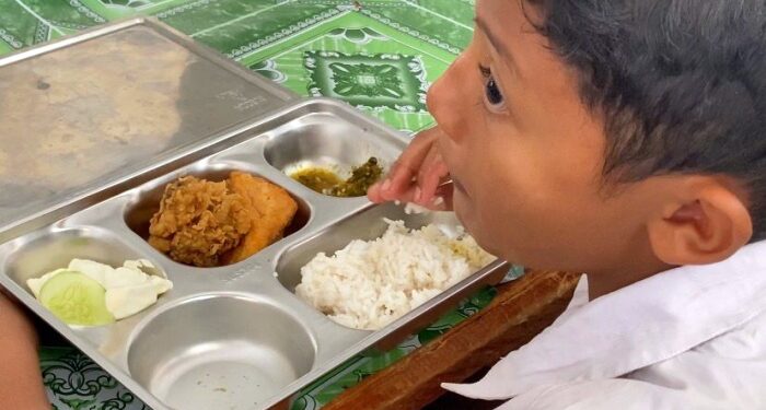 Ayam Kecap Jadi Menu Favorit Siswa di Madina dalam Program MBG