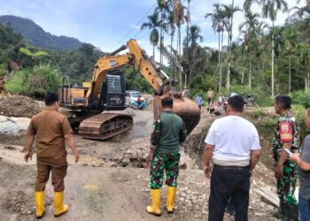 Pemkab Madina Perbaiki Darurat Jalan Provinsi di Bulusoma-Sopotinjak Demi Kelancaran Arus Transportasi