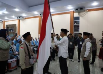 Bupati Tapsel Lepas Keberangkatan 127 Calhaj Kloter 5 di Asrama Haji Medan