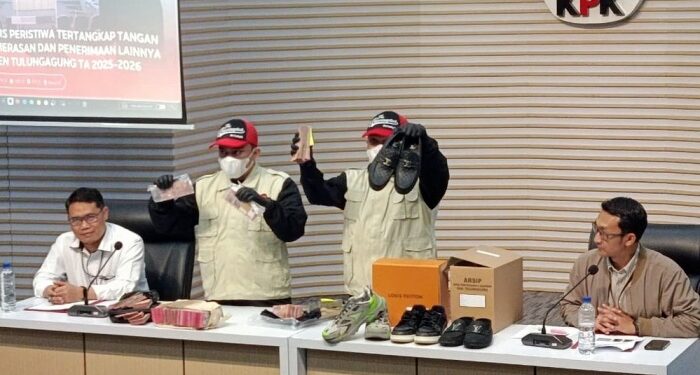 Peras Pejabat dengan Ancaman Copot Jabatan, Bupati Tulungagung Terjaring OTT