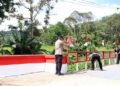 Kapolres Tapsel Pimpin Perbaikan Jembatan di Desa Pargarutan Jae