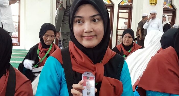 Mahasiswi Ini Menuntaskan Janji Suci kepada Sang Ayah di Tanah Suci