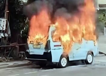 Gegara Rebutan Penumpang, Sopir Angkot di Tanah Abang Bakar Rekan Sendiri