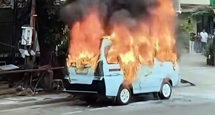 Gegara Rebutan Penumpang, Sopir Angkot di Tanah Abang Bakar Rekan Sendiri