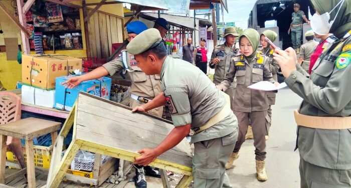 Satpol PP Madina Kembali Tertibkan Lapak PKL dengan Pendekatan Humanis