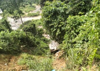 Sopir Ngantuk, Truk Pengangkut CPO Terjun ke Jurang di Batangnatal
