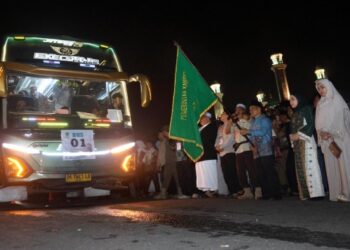 Tangis Haru Warnai Keberangkatan 130 Jamaah Calon Haji Tapsel Menuju Tanah Suci