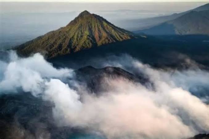 Gunung Sorik Marapi Waspada, Dilarang Beraktivitas di Radius 1,5 Kilometer