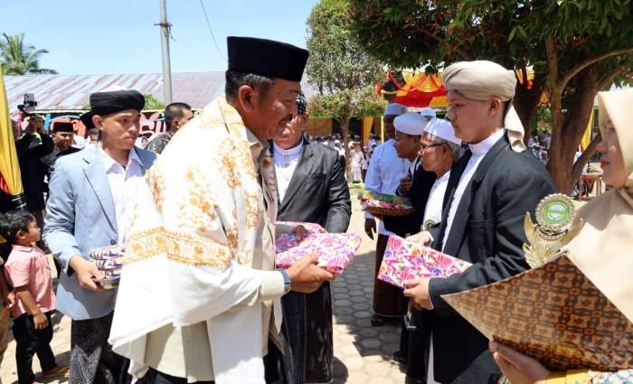 Bupati Madina Minta Lulusan Darul Ikhlash Jadi ‘Petarung’ di Masyarakat