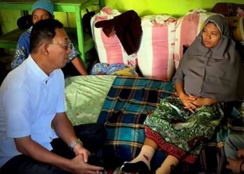 Bupati Tapsel Jenguk Ibu Hamil yang Ditandu 25 Km hingga Kehilangan Bayinya