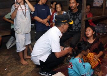 Bupati Tapsel Tinjau Lokasi Longsor Batangtoru, Satu Korban Belum Ditemukan