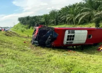 Bus Halmahera Terbalik di Tol JMKT Sergai, Empat Penumpang Tewas