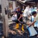 Gotong-royong Bersihkan Puing Rumah Kebakaran di Desa Padang Sanggar