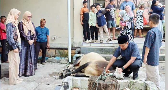 Hindari Kerumunan, Polres Padangsidimpuan Antar Daging Kurban ke Rumah Warga