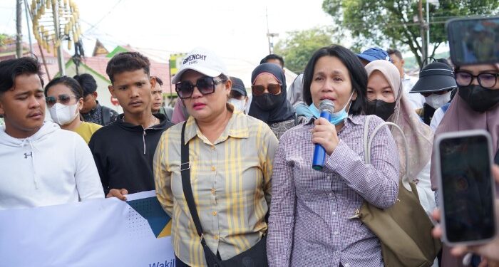 Puluhan Istri Polisi Demo Anggota DPRD Padangsidimpuan Terkait Dugaan Penipuan 34 Personel Polres