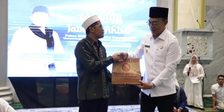 Hadiri Tabligh Akbar Pesta Tapanuli 2026, Ustadz Ucay Puji Kepemimpinan Gus Irawan