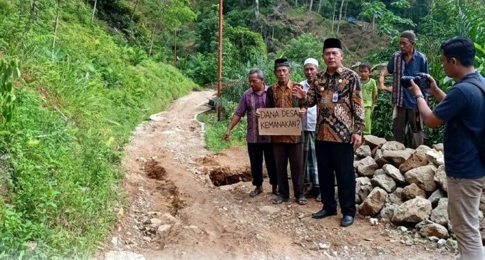 Jalan Rusak Parah, Warga Lubuk Bondar Panjang Pertanyakan Realisasi Dana Desa