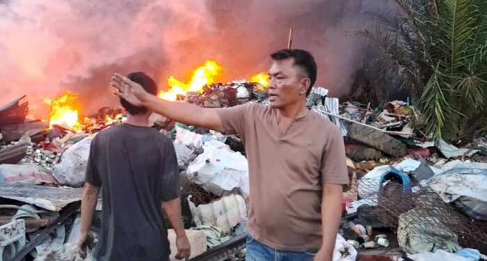 VIDEO: Kebakaran Gudang Manjal di Padangsidimpuan Picu Kerugian Rp500 Juta