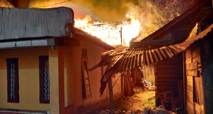 Petaka Dini Hari di Padang Sanggar, Tersisa Abu di Penghujung Usia