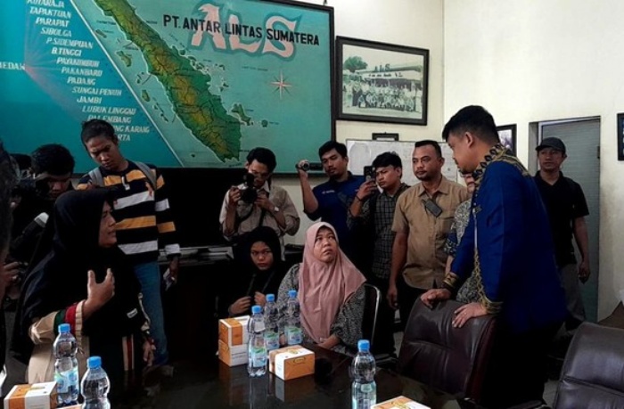 Gubernur Sumut Temui Keluarga Korban Kecelakaan Maut Bus ALS
