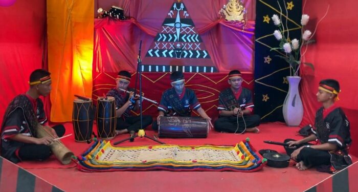 MAN 1 Madina Sabet Takhta Juara I Musik Tradisional FLS3N Wilayah XI
