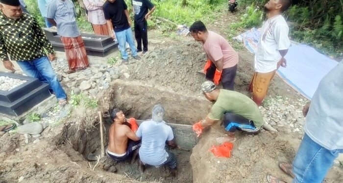Miris…! Keponakan Terpaksa Pindahkan Makam Paman-Bibiknya Demi Akhiri Konflik Warisan
