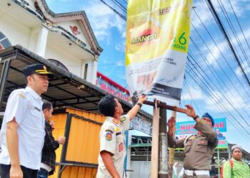 Satpol PP Madina Bersihkan Belantara Spanduk Ilegal di Jalur Protokol Panyabungan