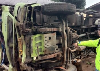 Truk Tangki Alami Rem Blong di Tapsel, Sopir Tewas dan Lima Bangunan Hancur