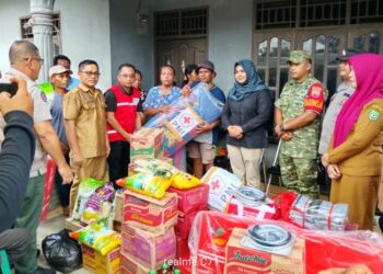 Wabup Atika Pastikan Bantuan Pemkab Madina untuk Korban Kebakaran Lumban Pinasa