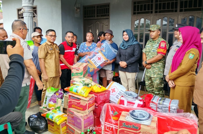 Wabup Atika Pastikan Bantuan Pemkab Madina untuk Korban Kebakaran Lumban Pinasa