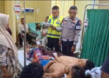 Angkot Bawa Santri Musthafawiyah Terjun ke Jurang Diduga Salib Truk dari Kiri