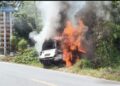 VIDEO: Detik-detik Mobil Carry Diduga Tangki Siluman Terbakar di SPBU Saba Purba