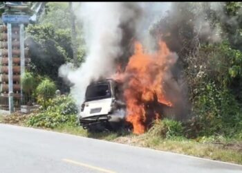 VIDEO: Detik-detik Mobil Carry Diduga Tangki Siluman Terbakar di SPBU Saba Purba