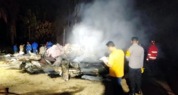 Gudang Pupuk Dekat SPBU Paluta Terbakar