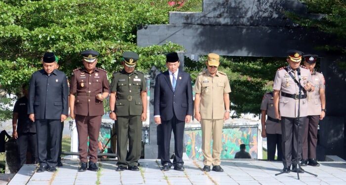 Kapolres Tapsel Pimpin Ziarah dan Tabur Bunga di TMP Sipirok