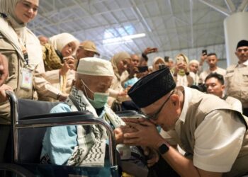 Lepas Kepulangan Jamaah Haji Perdana, Menhaj Minta Maaf Soal Tenda dan Kasur