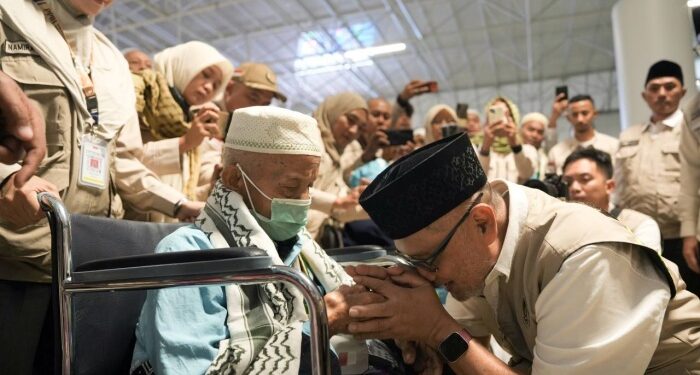 Lepas Kepulangan Jamaah Haji Perdana, Menhaj Minta Maaf Soal Tenda dan Kasur