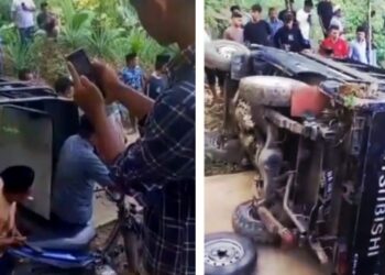 Mobil Pelayat Terbalik Saat Melintasi Jalan Rusak Parah Menuju Desa Lubuk Bondar Panjang