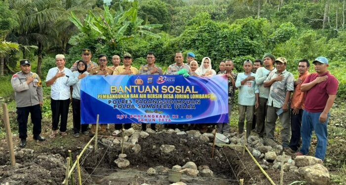 Polres Padangsidimpuan Bangun Bak Air Bersih di Joring Lombang