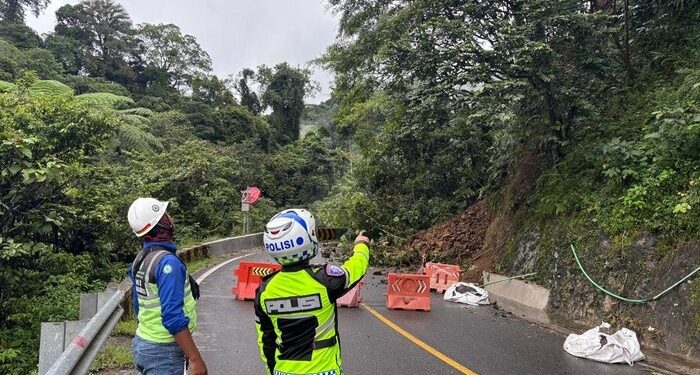 Sempat Lumpuh Akibat Longsor, Pagi Ini Jalur Lembah Anai Kembali Normal