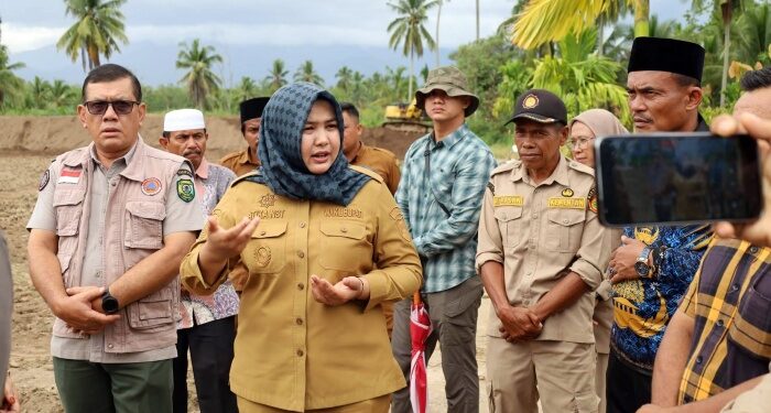 Tanpa Tunggu Bantuan Bibit, Petani Tanggabosi Antusias Turun ke Sawah