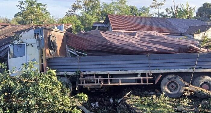 Truk Tronton Tabrak Empat Kendaraan di Dairi, Dua Anak Tewas