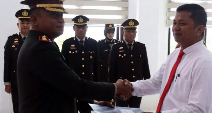 Ungkap Kasus Pembunuhan Berencana, Kasat Reskrim Polres Tapsel Terima Penghargaan