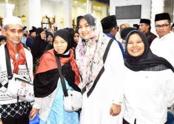 Wabup Madina Sambut Kedatangan Jamaah Haji Kloter 6 di Panyabungan