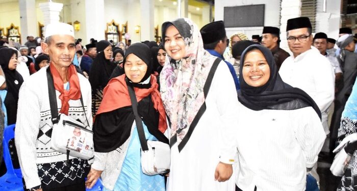 Wabup Madina Sambut Kedatangan Jamaah Haji Kloter 6 di Panyabungan