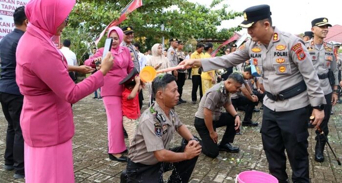 32 Polisi dan ASN di Polres Tapteng Naik Pangkat