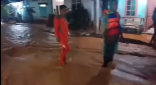 Tanggul Jebol, Luapan Aek Sigalagala Paksa Warga Sipange Mengungsi