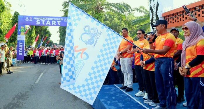 Bupati Madina Lepas Ribuan Peserta Funwalk Apkasi