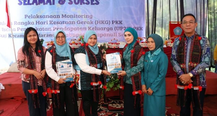 Bupati Tapsel Serukan Lawan Pinjol Lewat Pemberdayaan Perempuan